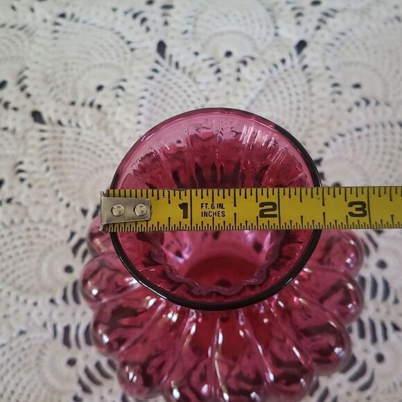 Vintage 1960s Pilgrim Cranberry Glass Optic Swirl Ribbed Vase 6" - Picture 7 of 7